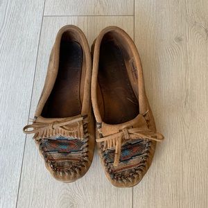 WMN’S Minnetonka hard sole Moccasins
